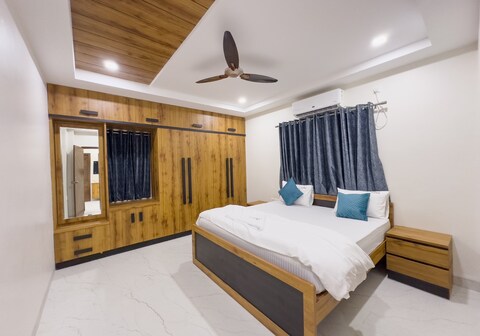 The Balcony Stays Inn