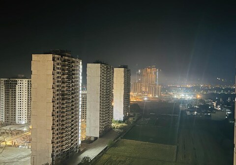 MM Apartment l Omaxe The Lake