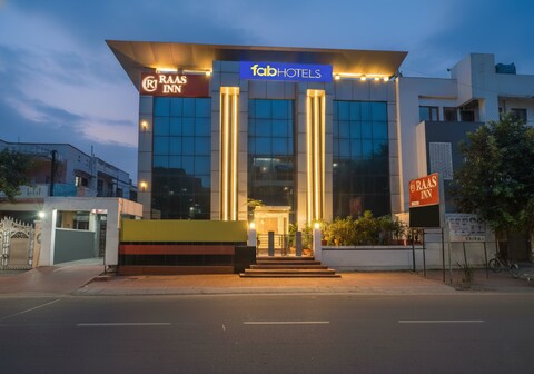 FabHotel Raas Inn