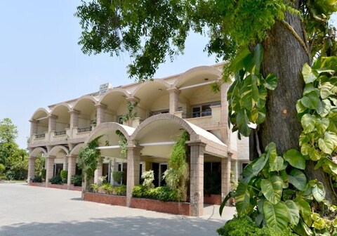 Blue  Jay Tourist Resort