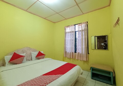Hotel O Penginapan & Villa Sirait