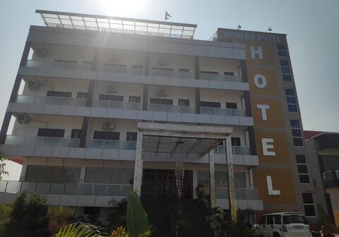 Modern Hotel & Restaurant