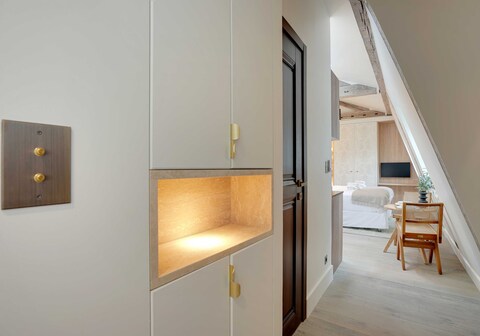 Beautiful Studio 2P Vendome Square