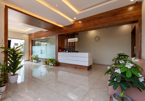 Hotel Aaradhya Crown