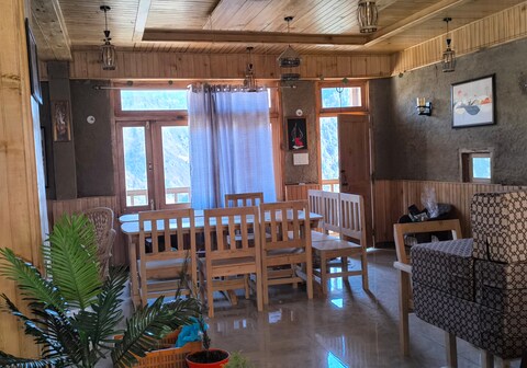 Him Kuteer Lodge and Resturant