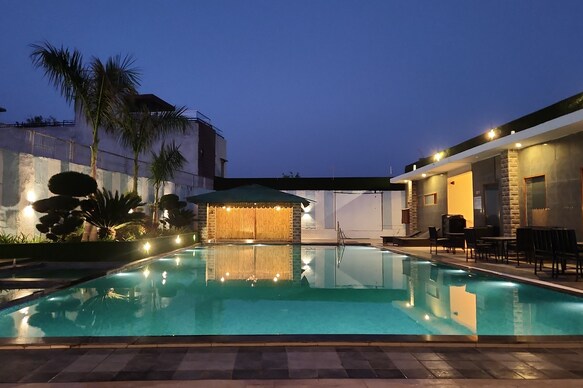 Aatmantan Farms | Rooms & Restaurant