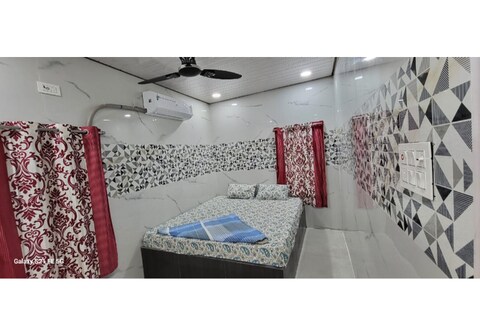 SRI NARAHARI HOME STAY