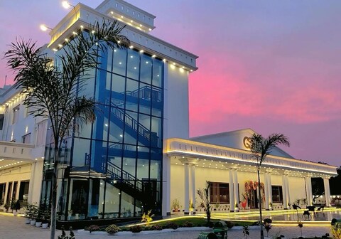 Golden Gleam Resorts