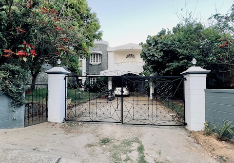 MYSPACE HOLIDAY INN OOTY ROOMS IN A VILLA