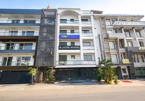 FabHotel Laxmi Mahal