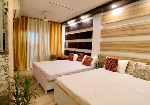 Noor Stay | Near Kashi Vishwanath Temple