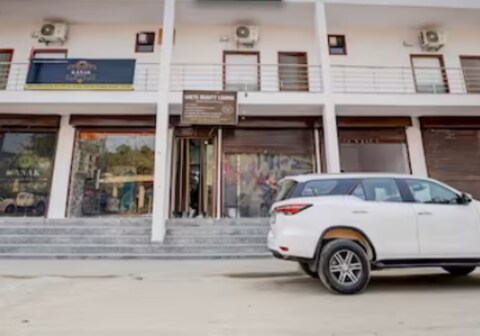 Kanak Residency, by GRB