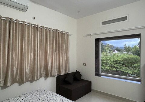 Glenville - Hill View Room