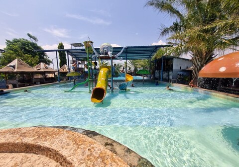 Hotel O New Asembagus 2