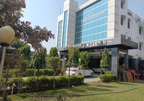 Hotel Vrindavan Garden
