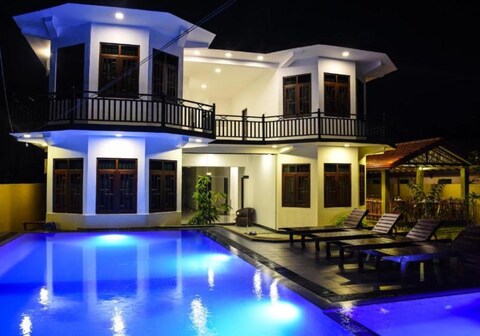 Mamma Raji Hotel - Freedom Paradise