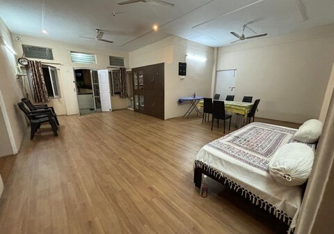 Visitors Lounge by MMG - 4BHK Sharing Flat