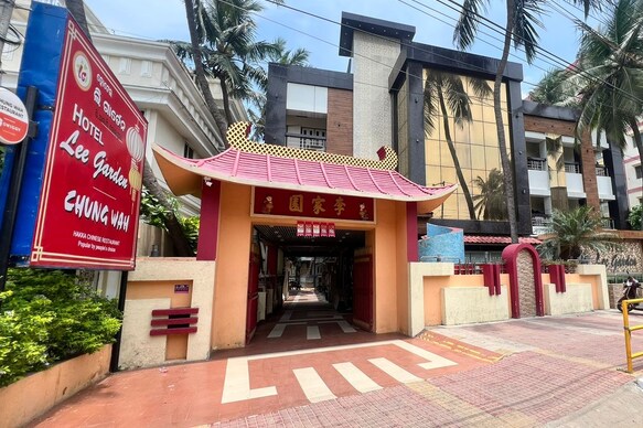 Hotel Lee Garden (5 min walkable from Blue flag beach)
