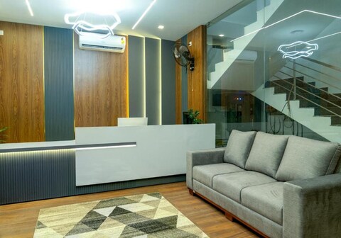 FLY VIEW Airport Residency