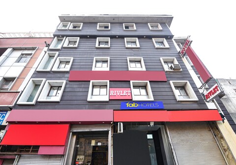 FabHotel The Rivlet Centre