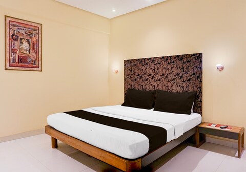 Hotel O Tiranga Residency