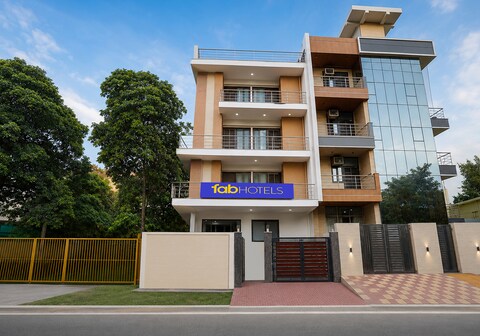 FabHotel Sapphires