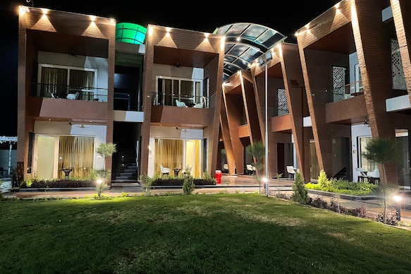 Maheshwari Resorts and Garden Restaurant