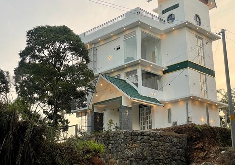 Munnar Crown Fortunara