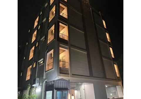 Palladium Luxury Suites Unit I