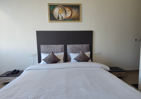 Hotel The Khazan Heights