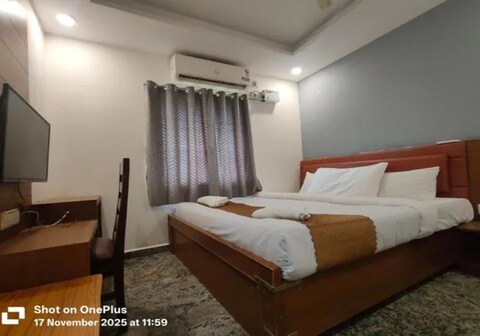 FabHotel ECRs Royal Elite