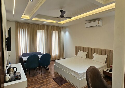 Hotel Sharanga