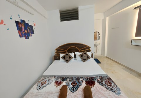 Shree Devadessh Sarkar Homestay Paying Guesthouse