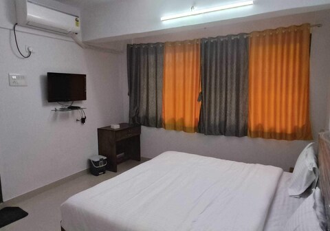 Hotel O Deluxe United Corporate Homes 2