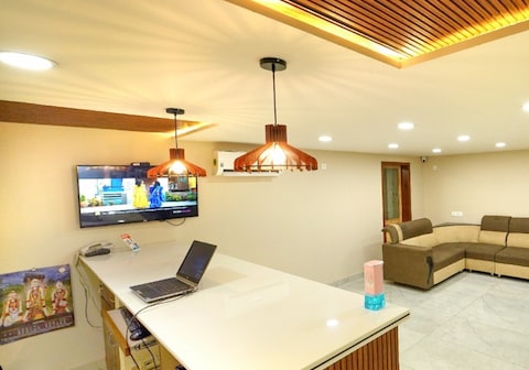 G Hotel-Main road