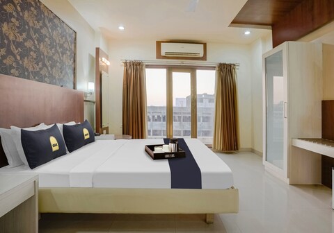 Super Townhouse OAK Hotel Devanshi Inn