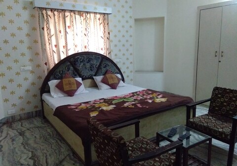 Hotel Ambika Palace