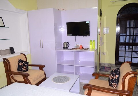 Dev Premium Homestay | Near Ram Janmabhoomi