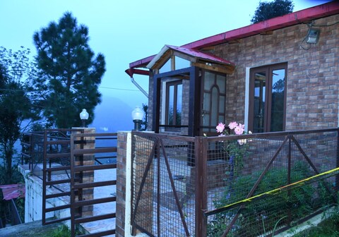 Dharini Cottages- 3BHK Luxurious Stay