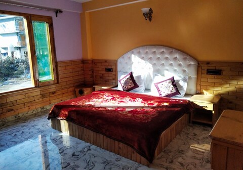 ROYAL CAMPING OR HOME STAY