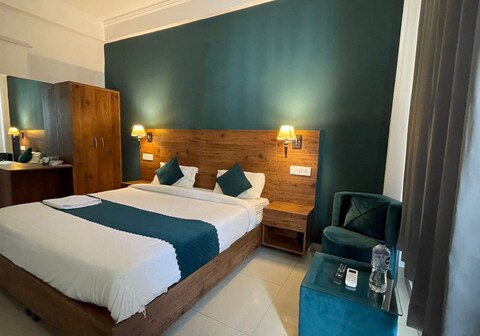 Haven on Hills | Rooms, Dorms & Cafe