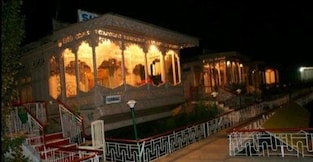 Shahbaaz Group of Houseboats, Srinagar Shahbaaz Group of Houseboats, Srinagar