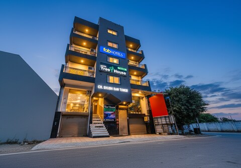 FabHotel Tree House  Nr Yashobhoomi Convention Centre