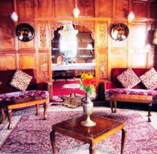 Group Of Smith Palace Houseboat