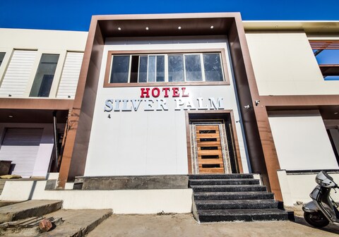 Hotel Silver Palm