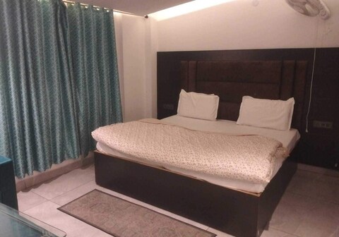 SPOT ON The Peaceful Perch