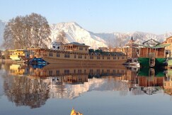 Butterfly Group of Houseboat, Srinagar Butterfly Group of Houseboat, Srinagar