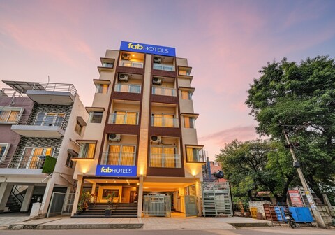 FabExpress Kings Suites