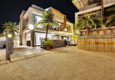 3BHK Ratna Villa with Pvt Pool & Jacuzzi, Lonavala