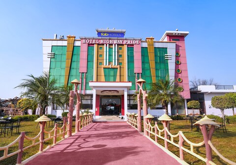 FabHotel Highway Pride